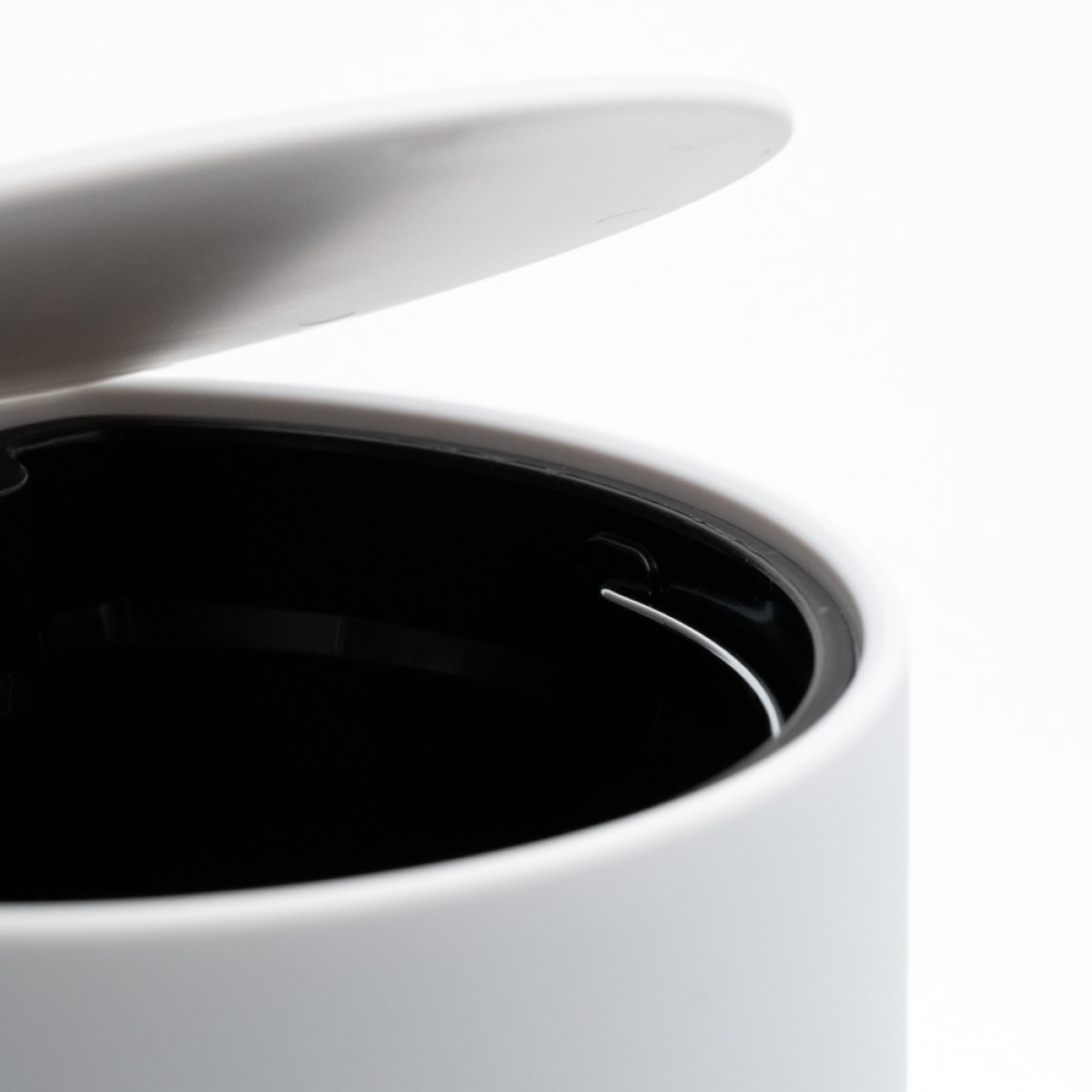 Nordic White Σετ Κάδος 5lt Soft Close & Πιγκάλ ABS Rubber Soft-Touch