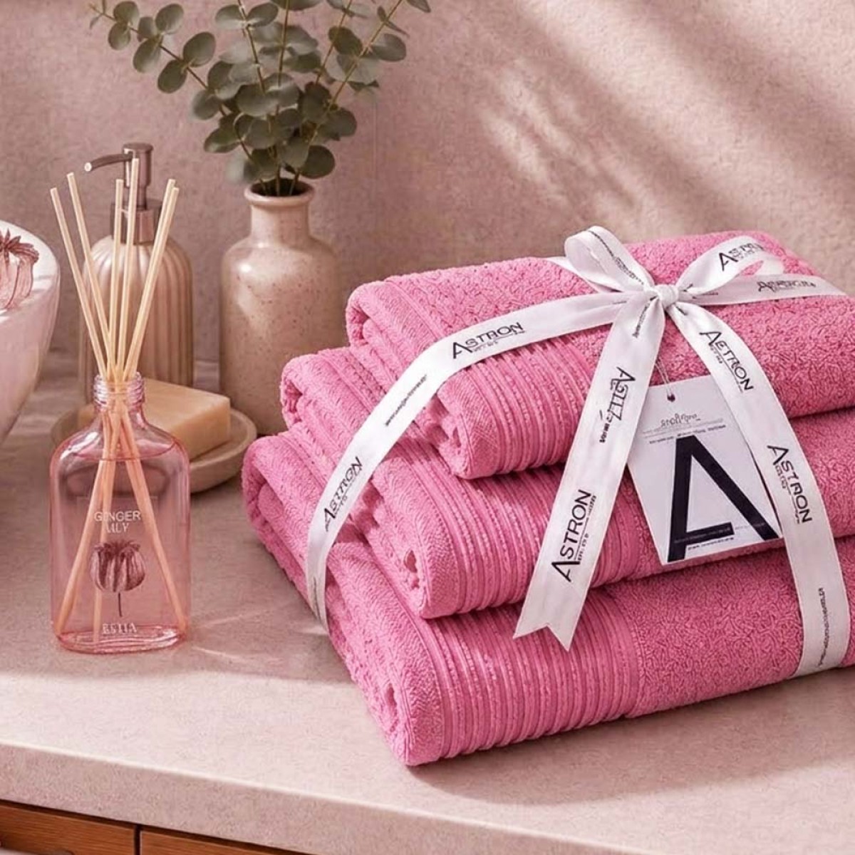 Soft Romance Spa Σετ : 3 Πετσέτες 600gsm 100% Βαμβάκι Πεννιέ Pink & Estia Ginger Lily Αρωματικό Χώρου 200ml με Sticks