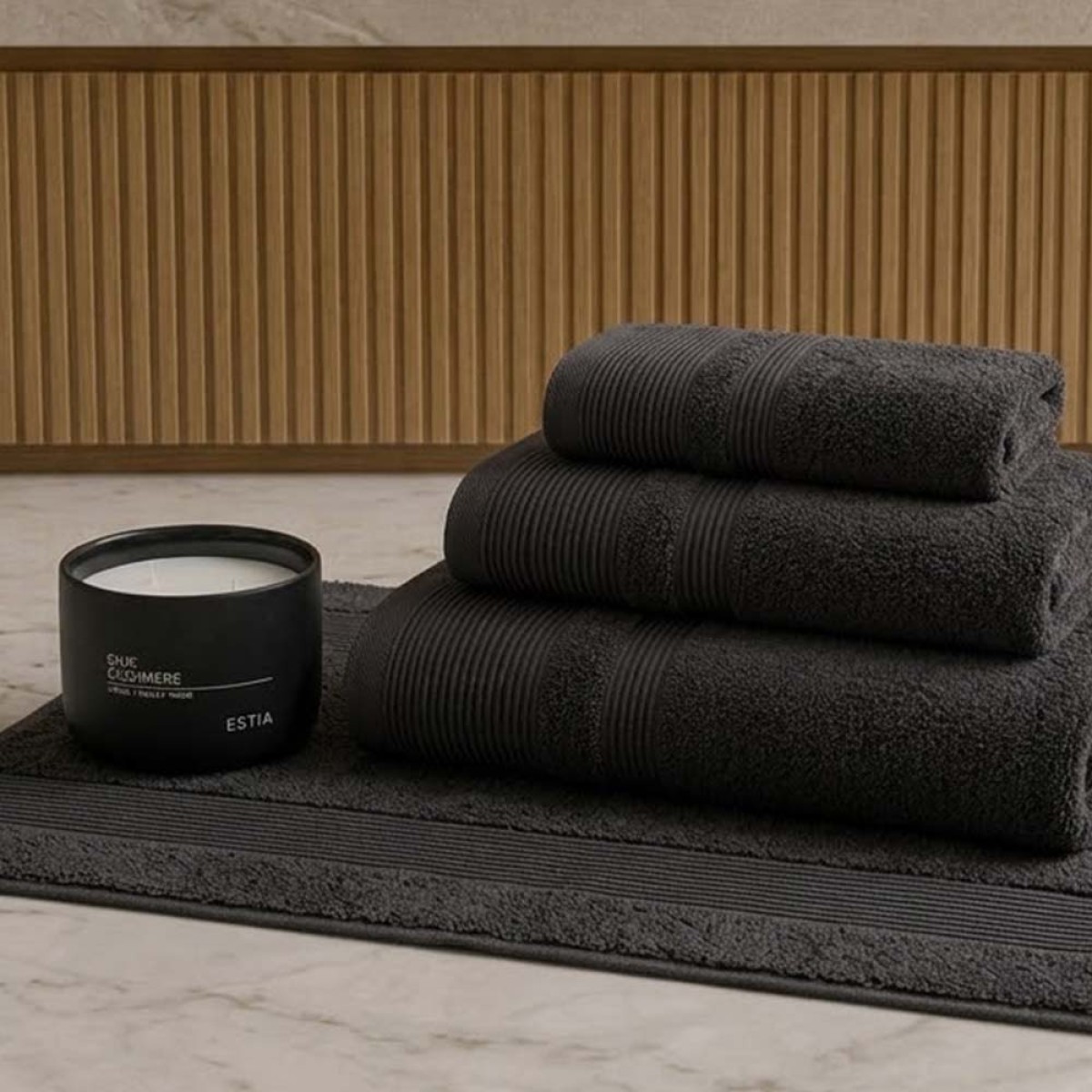 Urban Luxury Spa Σετ: 3 Πετσέτες 600gsm 100% Βαμβάκι Πεννιέ Dark Grey & Estia Chic Cashmere Αρωματικό Κερί 280g