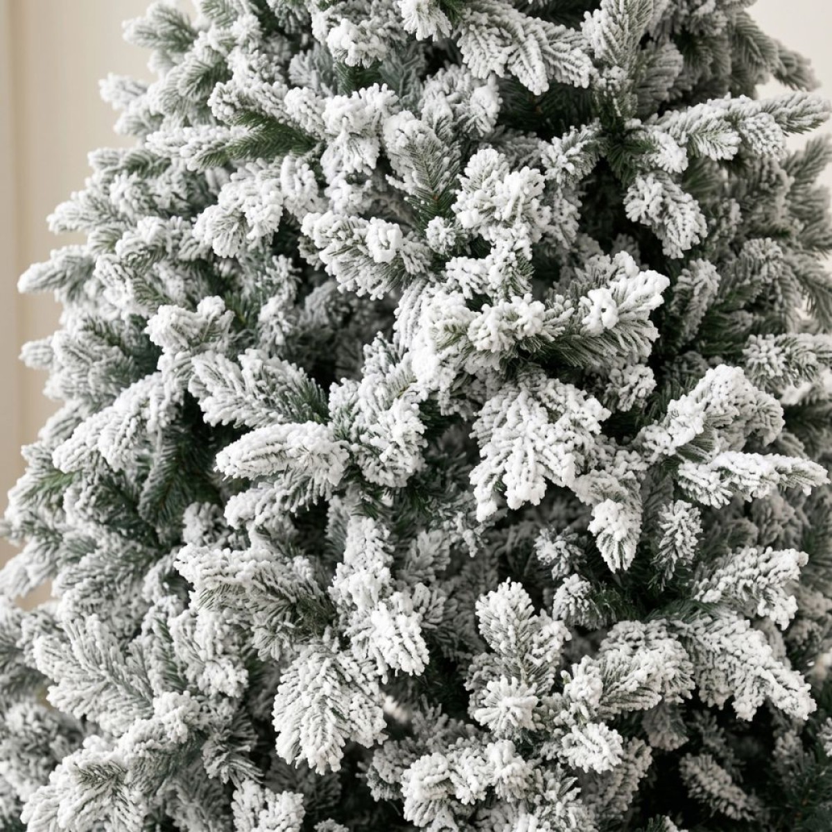 Χριστουγεννιάτικο Δένδρο FLOCKED SUGAR PINE 210εκ. Χιονισμένο με Μεταλλική Βάση Iliadis 78098