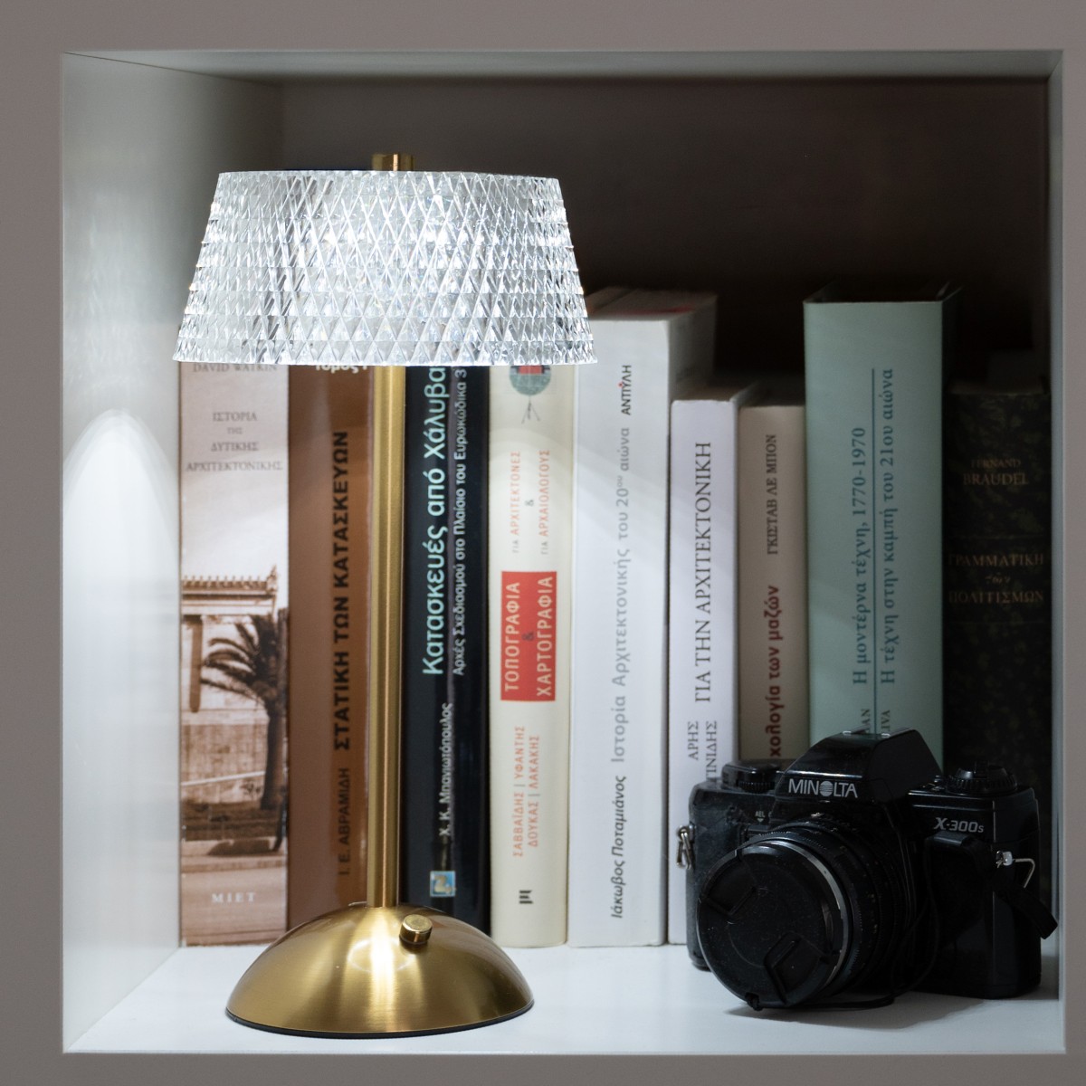 Επιτραπέζιο Φωτιστικό Diamond LED Αφής με Μεταλλική Χρυσή Βάση, 3 Ρυθμίσεις Φωτός & Κρυστάλλινο Εφέ