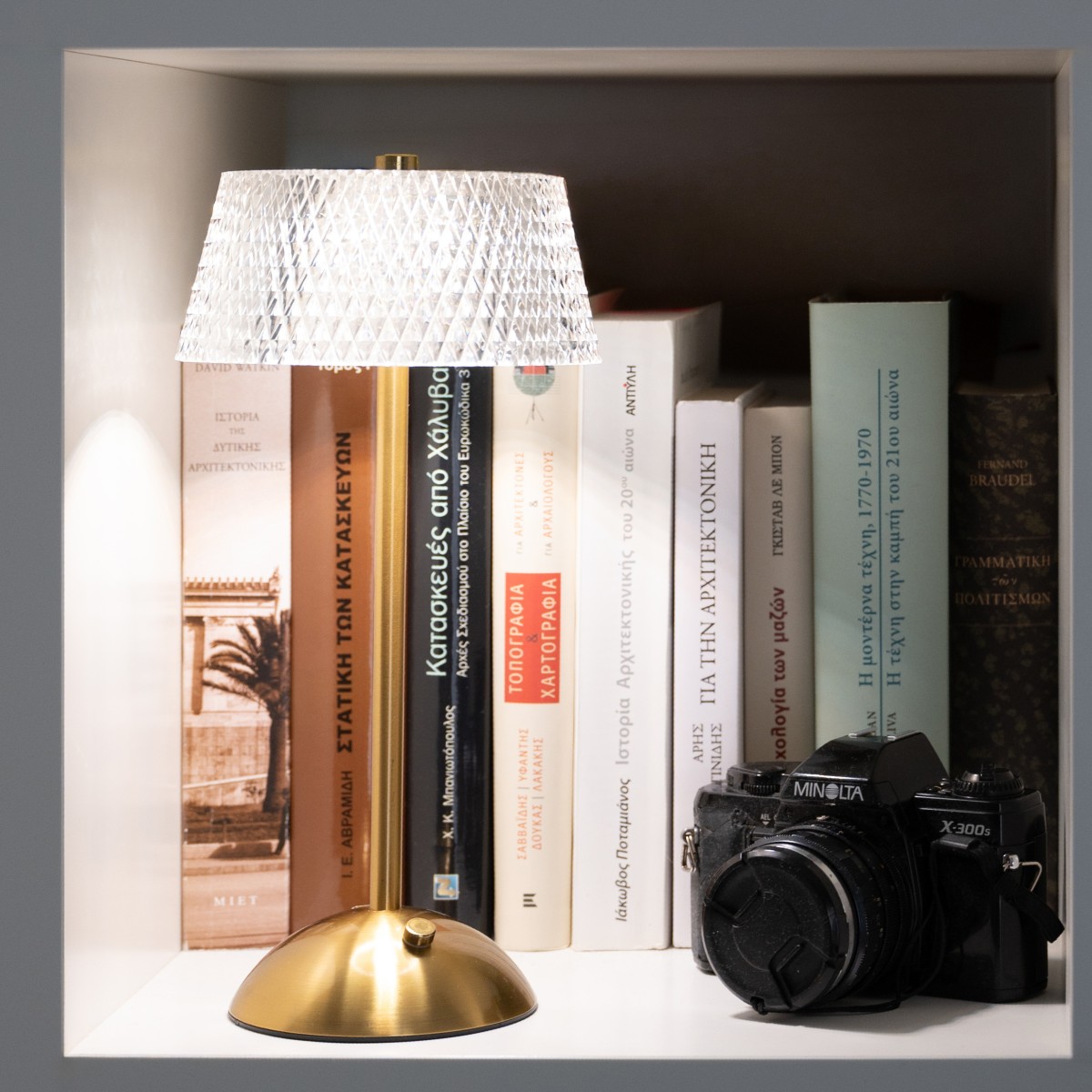 Επιτραπέζιο Φωτιστικό Diamond LED Αφής με Μεταλλική Χρυσή Βάση, 3 Ρυθμίσεις Φωτός & Κρυστάλλινο Εφέ