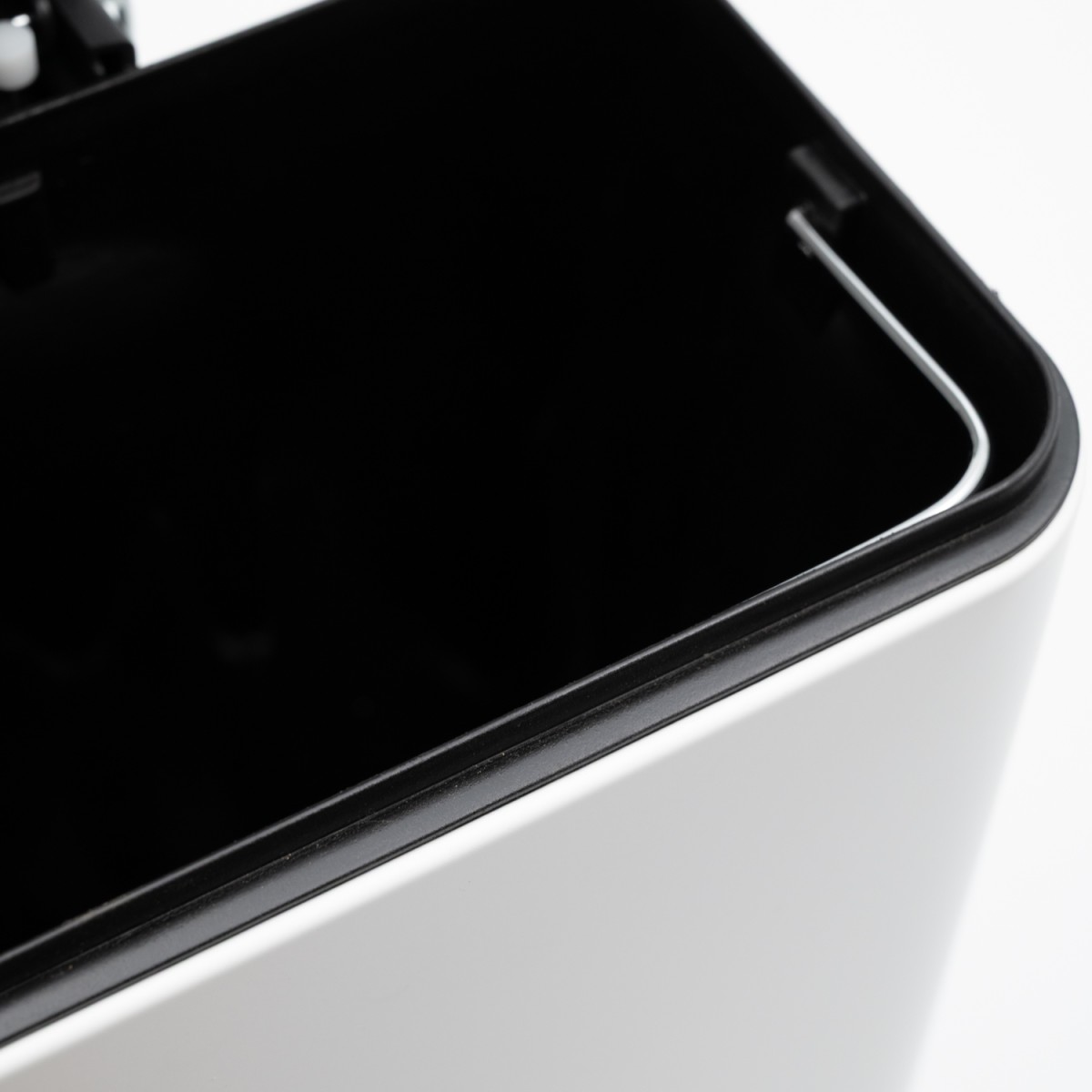 Hotel Cubic White Σετ Πεντάλ 5lt με Soft Close & Πιγκάλ Μεταλλικό