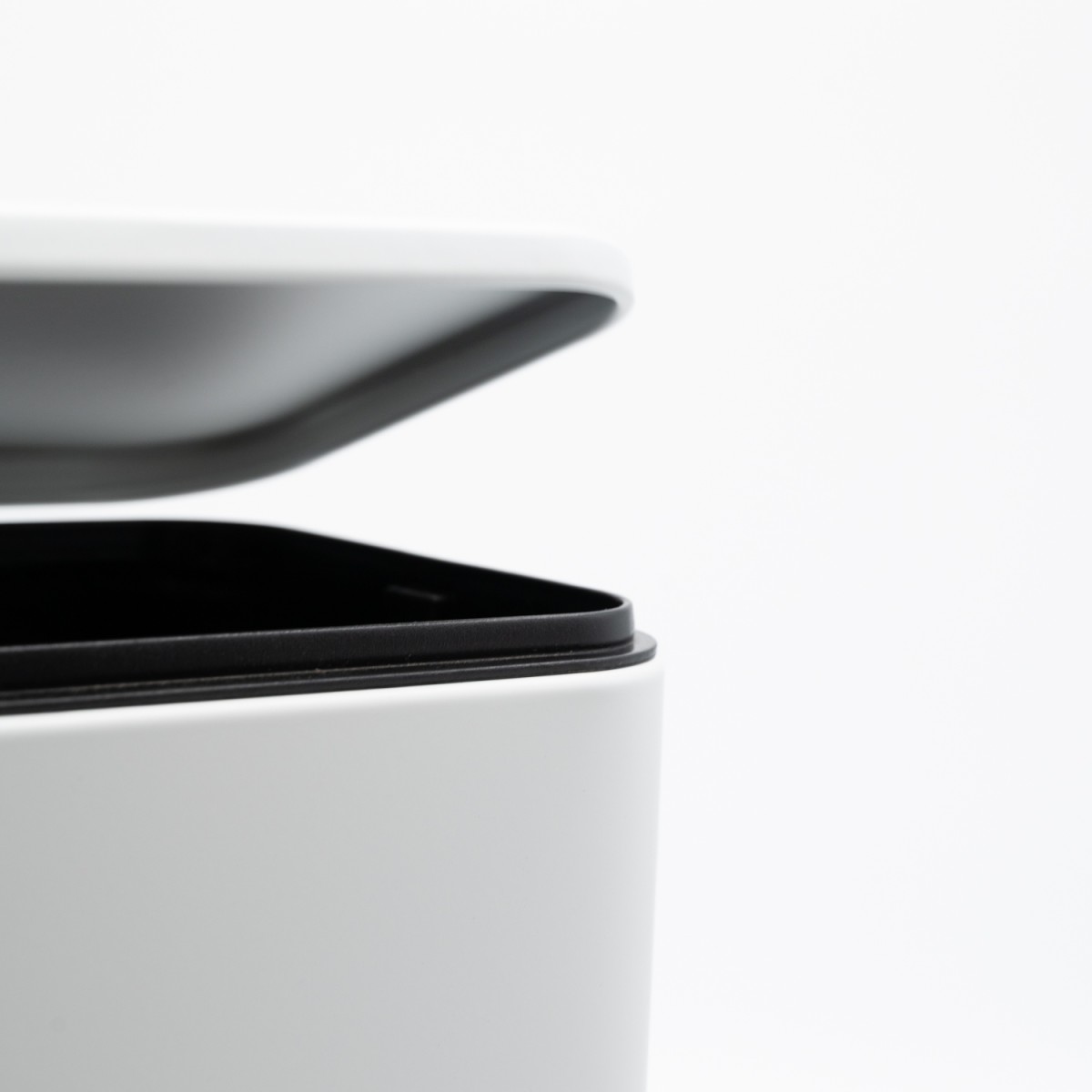 Hotel Cubic White Σετ Πεντάλ 5lt με Soft Close & Πιγκάλ Μεταλλικό