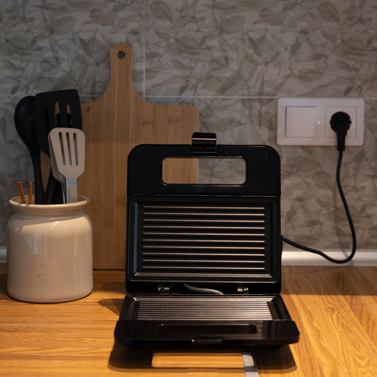 TNS Τοστιέρα 750W με Αντικολλητικές Πλάκες Γκριλ για 2 Τοστ