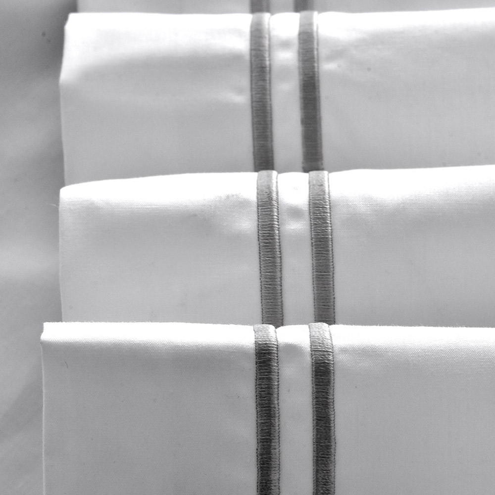 Λευκό Πανωσέντονο Ξενοδοχείου (180x280) με Διπλό Γκρι Πλακέ Κέντημα 200 Κλωστές - NAXOS