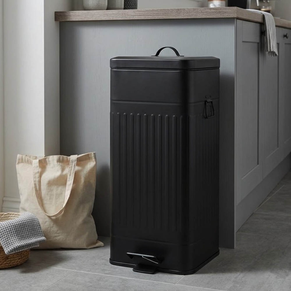 Estia Antigua Black Ατσάλινος Κάδος Απορριμμάτων Κουζίνας 30lt με Μηχανισμό Soft Close & Αποσπώμενο Κάδο