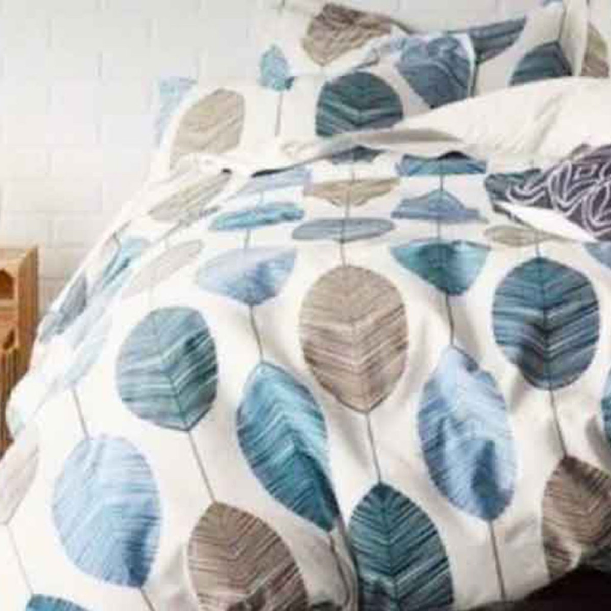 Κουβέρτα - Ριχτάρι Flannel Super Soft 130x170cm λευκό χρώμα με μπλε & καφέ σχέδια φύλλων TNS 39-950-2139-2