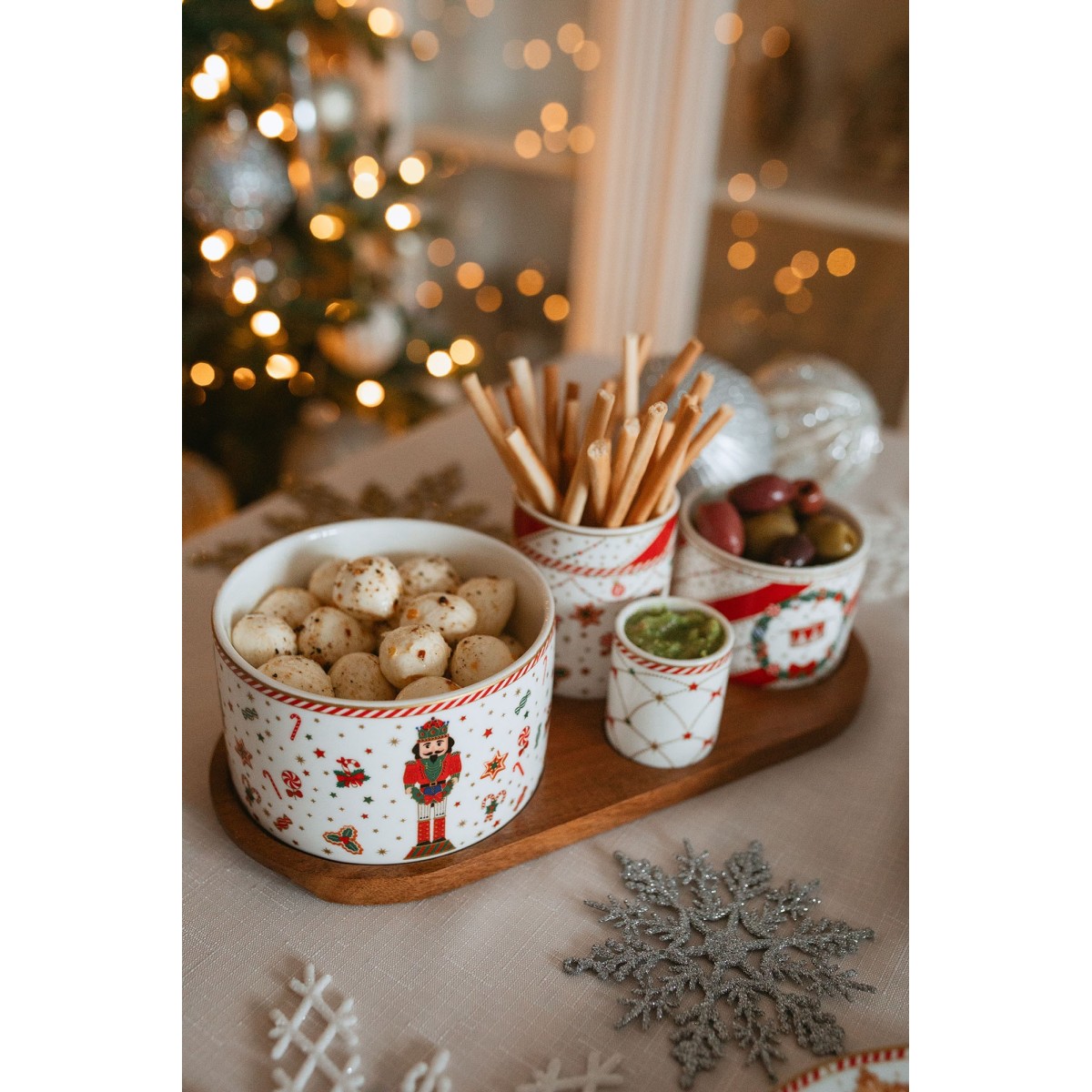Σετ 4 Χριστουγεννιάτικα Μπωλ Σερβιρίσματος Πορσελάνινα με Ξύλινο Δίσκο - Marva Nutcracker Twist
