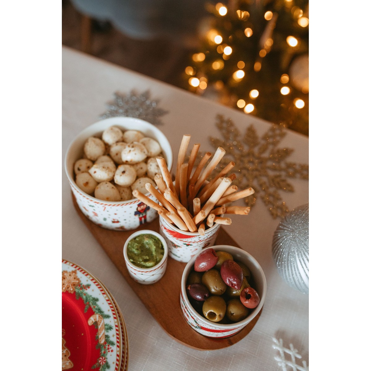 Σετ 4 Χριστουγεννιάτικα Μπωλ Σερβιρίσματος Πορσελάνινα με Ξύλινο Δίσκο - Marva Nutcracker Twist