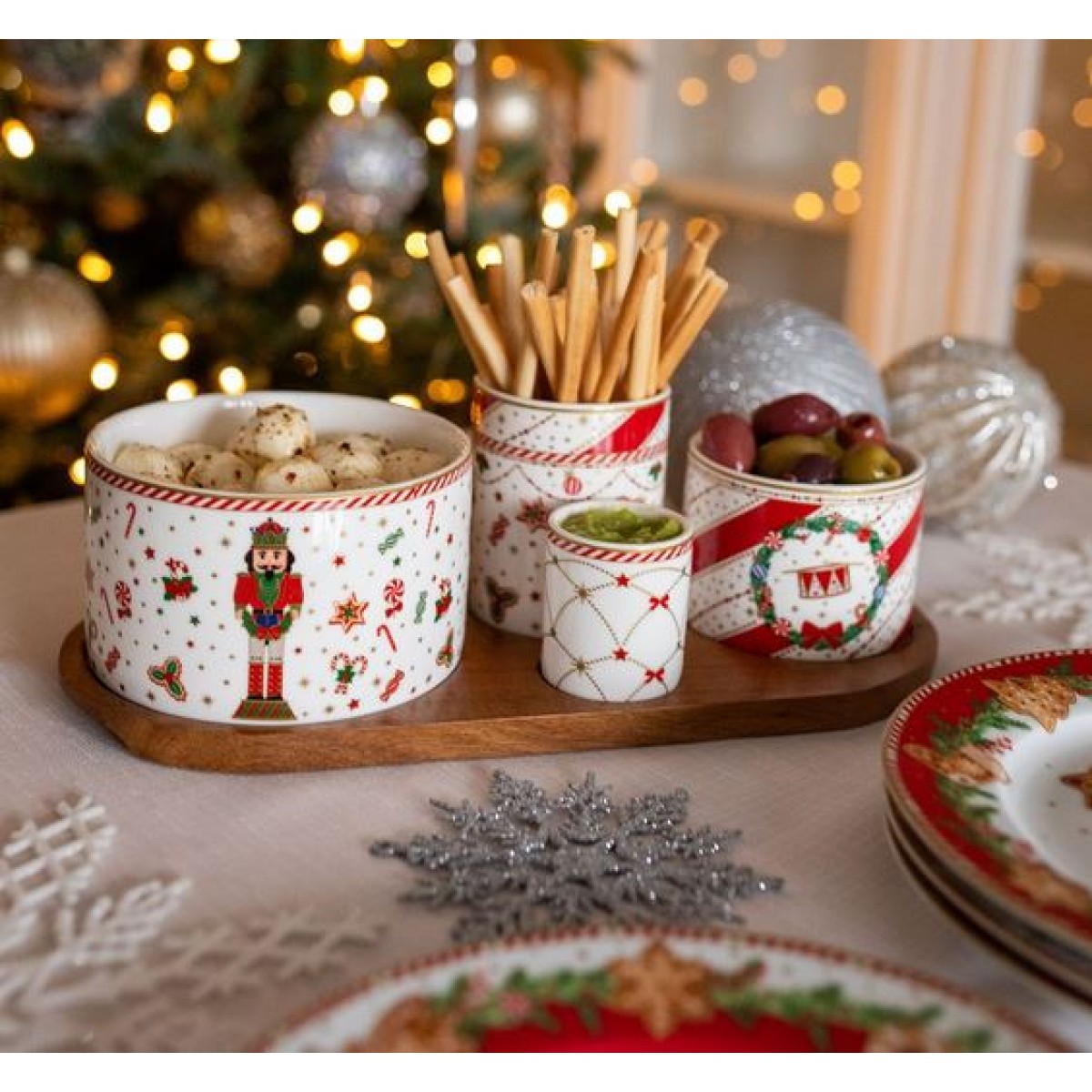 Σετ 4 Χριστουγεννιάτικα Μπωλ Σερβιρίσματος Πορσελάνινα με Ξύλινο Δίσκο - Marva Nutcracker Twist