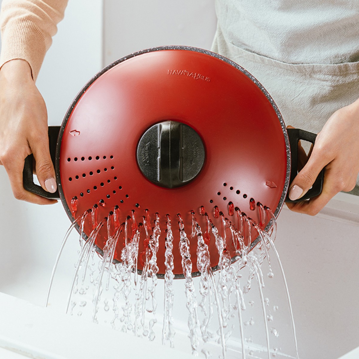 Nava Taurus Κατσαρόλα 24cm με Αντικολλητική Επίστρωση Stone & Καπάκι-Σουρωτήρι 